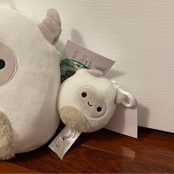 Amleth the Winter Yeti Mallows & Minis Squishmallow Set (8” and 3.5” Clip) - Picture 2 of 4